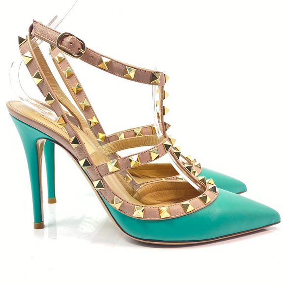 Valentino Garavani Shoes - 🎄❄️WINTER SALE☃️🥂⛔️NO OFFERS⛔ Valentino Garavani Rockstud 37